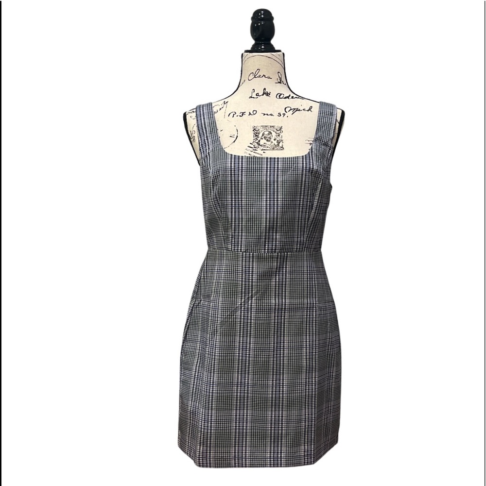 Cute short dress with detailed back